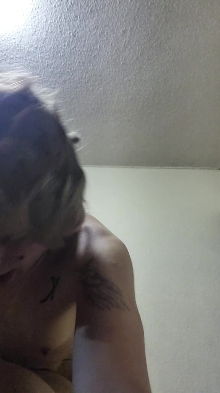AcidSuccubus: La primera vez que me follé al dj trans, ella...
