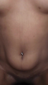 Tengere zwarte hottie Addis Fouche komt klaar en krijgt grote creampie
