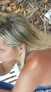 Ninfa che eiacula sul cazzo del venditore rippi