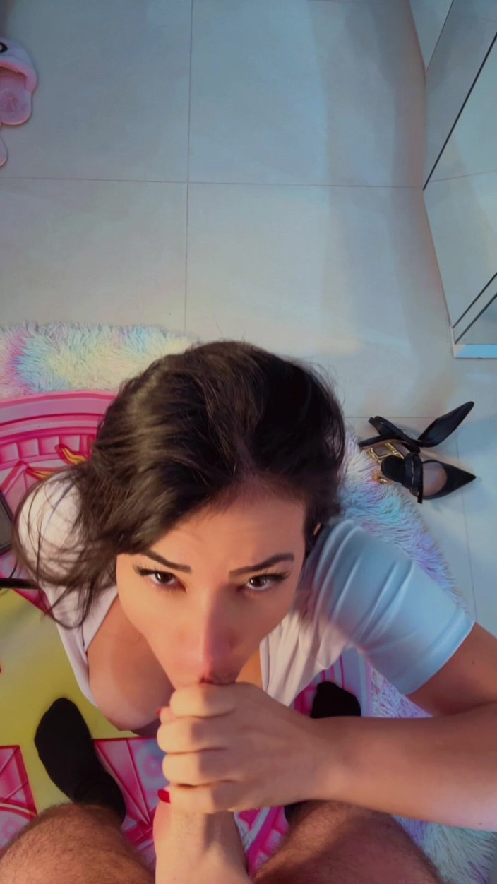 Emanuelly Raquel: Tvoje nezbedná sekretářka dává POV kouření