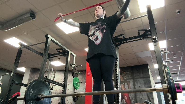 Miss Valentina: Posilovna Ignore Sledujte, jak cviču