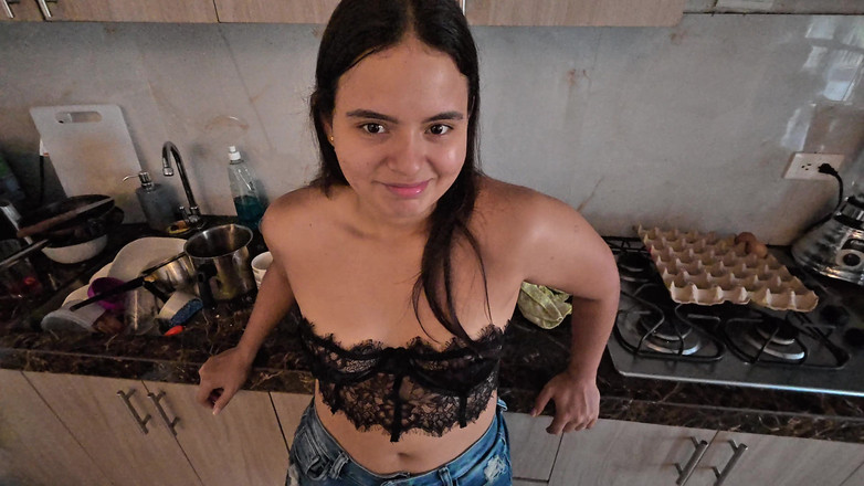 Pronoia Mey: La Matrigna Vuole Scopare in Cucina Con Sperma in Bocca