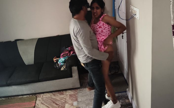 Parizadi: Fată desi din sat sex secret cu tânărul ei fost...