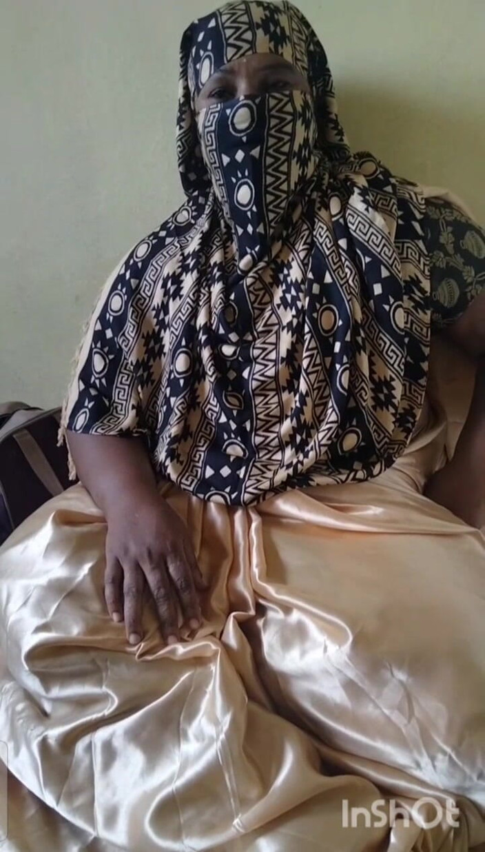 Priya aunty: Village Aunty Saree Wearing