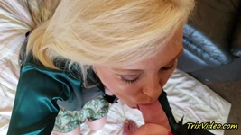 パリス・ローズ女史とのセクシーなサテン&パンストの実験