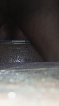 Siapa yang bisa meniduriku sepanjang malam? Apakah penis ada yang punya cukup kekuatan untuk meniduriku?