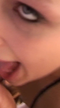 Leda Menjilat pantat deepthroat pancutan muka dan kencing muka