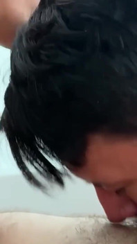 Engolindo bunda de pau