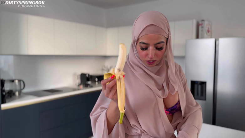 Aaliyah Yasin: Hungry Muslim Girl Breaks Her Fast with BBC