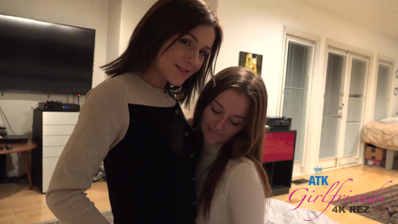 ATK Fans (Girlfriends): Rosalyn îl aduce pe Danni și vor să te aprindă.