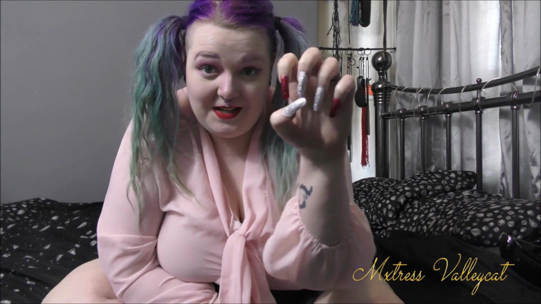Mxtress Valleycat: Tapping long glittery nails on sensible college shoes