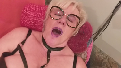 PureVicky66: Wanita miang masukkan dildo hitam yang terlalu besar