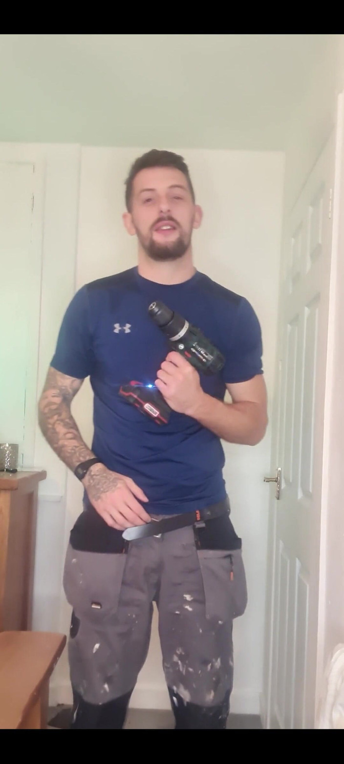 Englishtom20vip: Assista me levar meu uniforme de trabalho