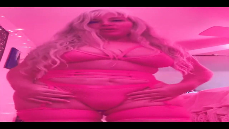 PaintedRose: Sie wissen, dass sie hinter den großen hintern der stiefmutter...