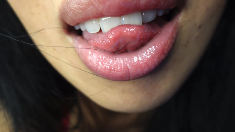 Asmr_mouth: このマイクが私に何をさせるかを見る