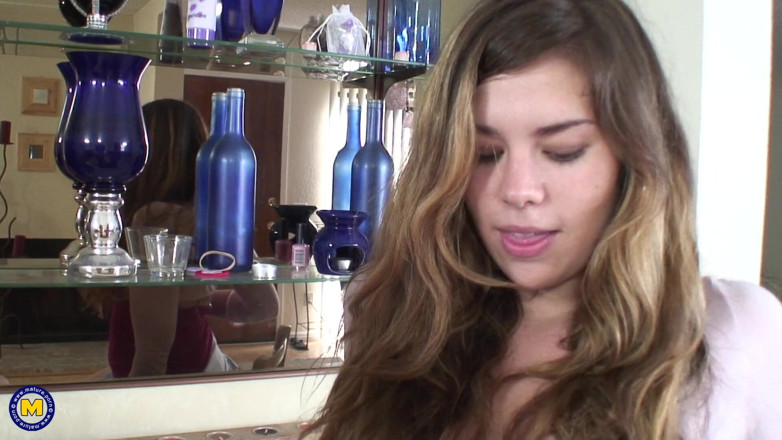 Mature NL: Bella troia matura e giovane figa doppio dildo dopo 69 posa