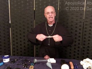 Worship Obey Surrender: Priester führt dazu, orgasmus zu erreichen