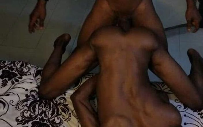 Sweetass132: Entot mulut dan pantatku dong