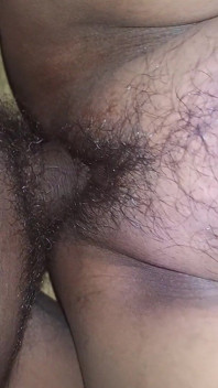 Ho sditalinato la figa di mia moglie e ho portato fuori l'acqua