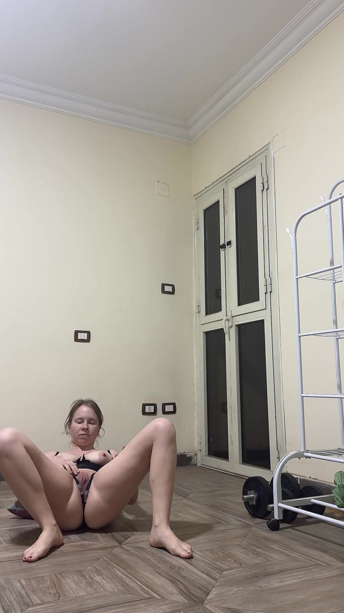 SweetLucy96: My Tits Jiggle During Exercise