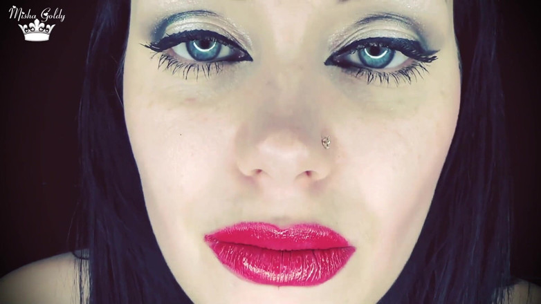 Goddess Misha Goldy: 私の赤いキスは、クリップで私の顔に射精します!しかし、これは実生活の弱虫の男の子では決して起こりません!