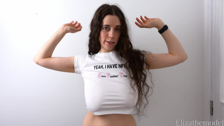 ElizaTheModel: Tişört denemesi kenar meydan okuması