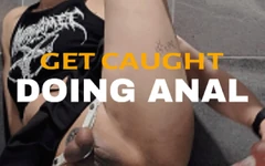 (yakalandı) Asyalı kadın kılıklı alışveriş merkezi tuvaletinde anal oyun