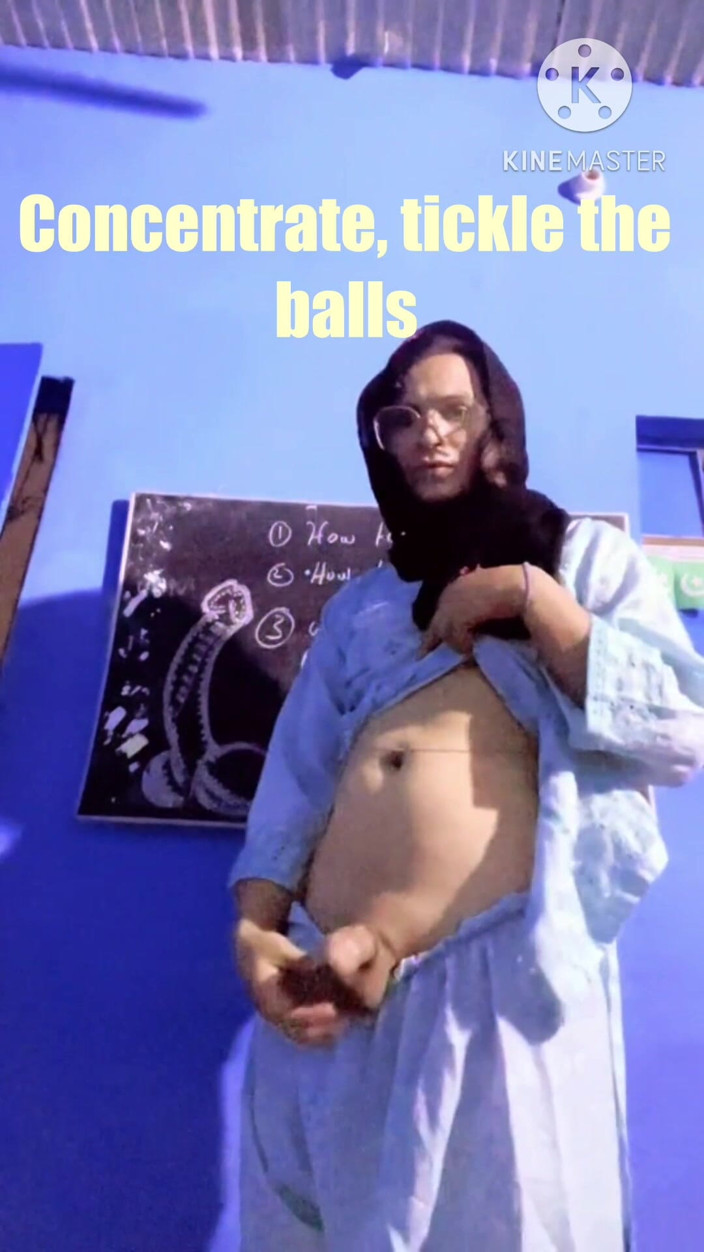 Apple00001: Anal Academy Lesson II « Comment faire pipi sur le visage »