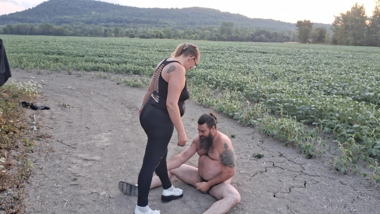 Miss jj chose: A Vous De Le Trouver (ballbusting)