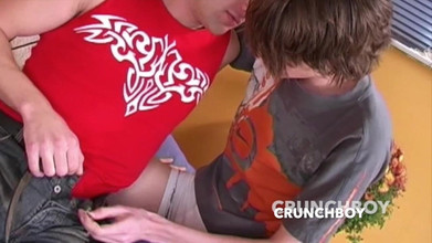 The fuckers raw studio: 超ハンサムなストレートが、彼女のお尻にスポットライトをつける