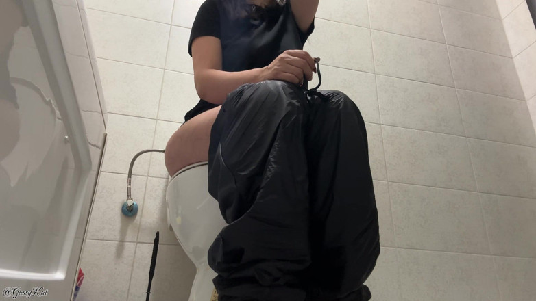 GassyKat: Toilet gila kentut hitam! Nipple Pops