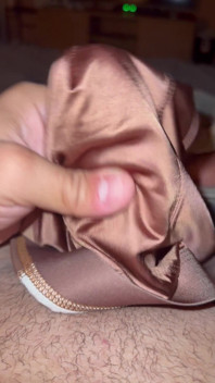 Quần lót satin màu nâu