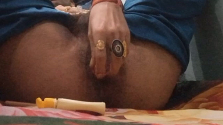 hornytrans: Crossdresser India pakai kuku paint untuk seks anal pakai dildo