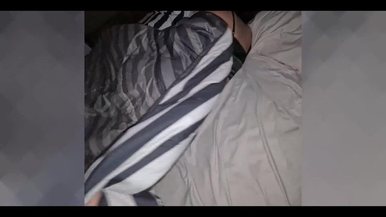 Anny Kitty: Hamile orta yaşlı seksi üvey anne ve üvey oğlu yatağı paylaşıyor