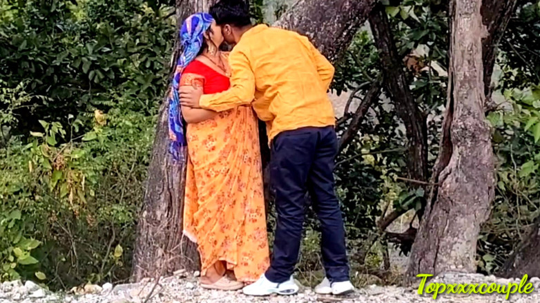 Topxxxcouple: Desi Village Bhabhi przyjemne jebanie wideo