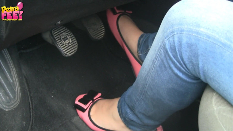Foot Fetish HD: Petra revving