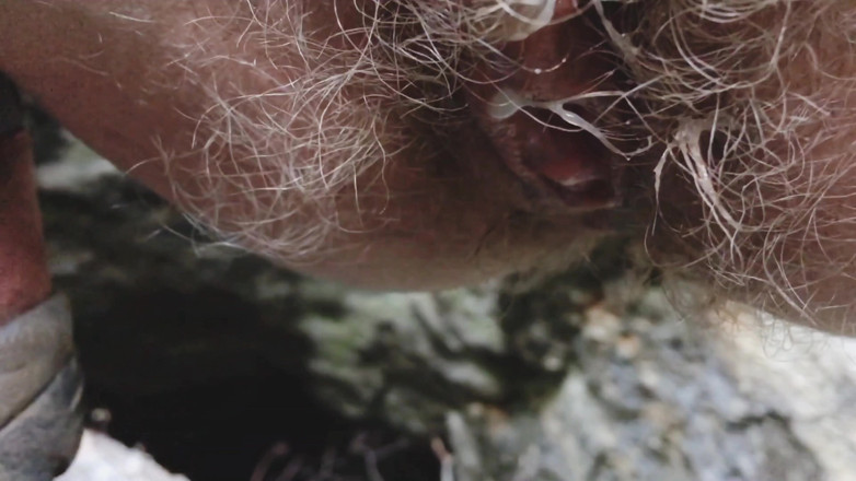Hairy couple: Arriscado fodendo buceta peluda da buceta de estranho até gozada...