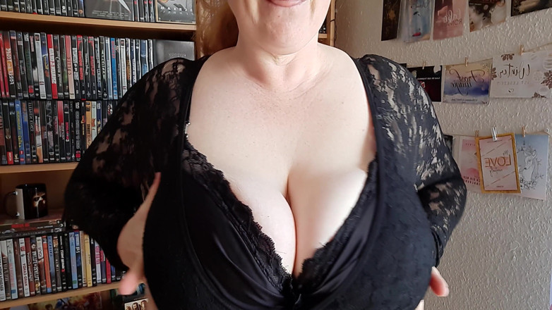 Curly_Dreams: Tu aimes quand je pétille mes gros nichons et que...