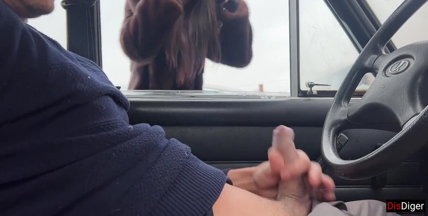 Dis Diger: अजनबी ने पार्किंग पर कार की खिड़की के माध्यम से मुझे हाथों से चुदाई दी