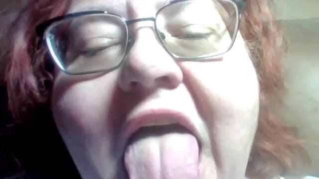BBW nurse Vicki adventures with friends: BBW gibt Ihnen Nahaufnahme ihrer nake Lippen und mund küssen...