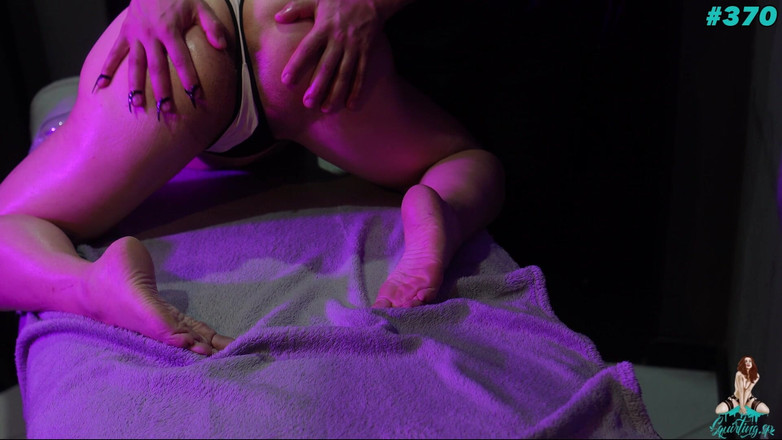 Squirting Sp: MILF se alejó a chorros y la remató