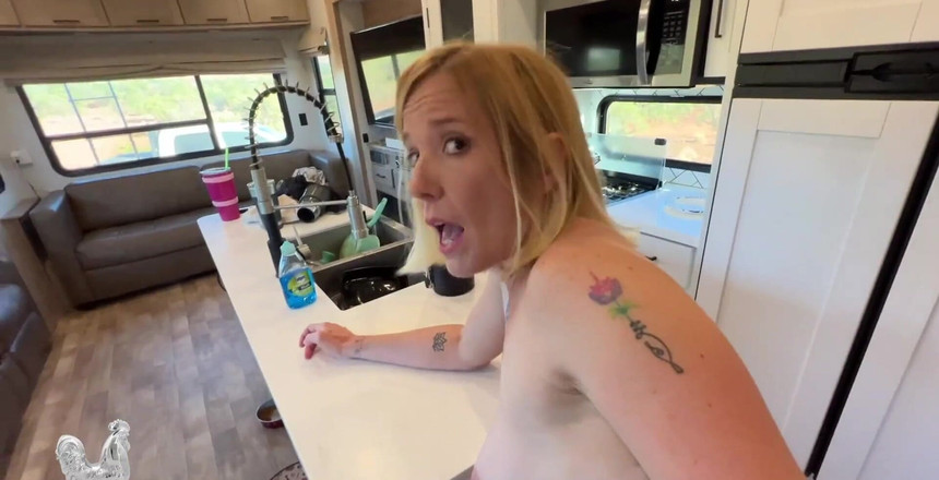 Jane Cane: おっと、私の継母は私のペニスにつまずきました!