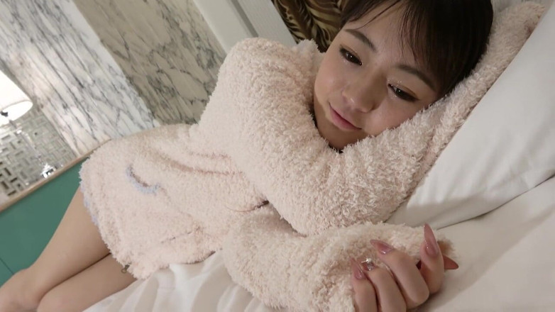 japan banana: Bellezza giapponese di 19 anni. Sesso amatoriale snello, pompino e sborrata...