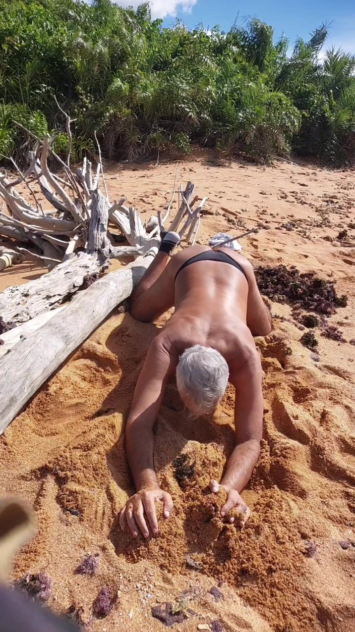 Ladysilvas: Ladysilva de calcinha na praia que bunda quente