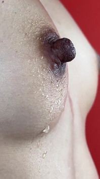 Main puting ais kiub! Awek Asia bertetek kecil membekukan puting besar - kejutan sejuk menjadikan puting Littlelewdluna yang sensitif basah & keras