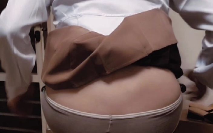 Taiwancdgirl: कॉलेज गर्ल मिनी स्कर्ट और बट प्लग।