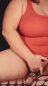 Usa una mariquita como un sofá mientras te masturbas