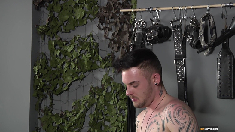 BoyNapped: Reece recebe anal