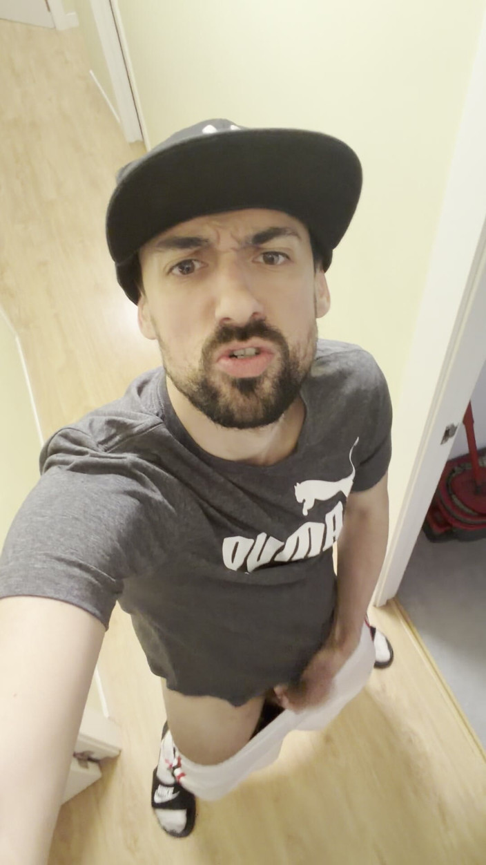 Liam Harding: Hot Stepdaddy Showing Big Cock