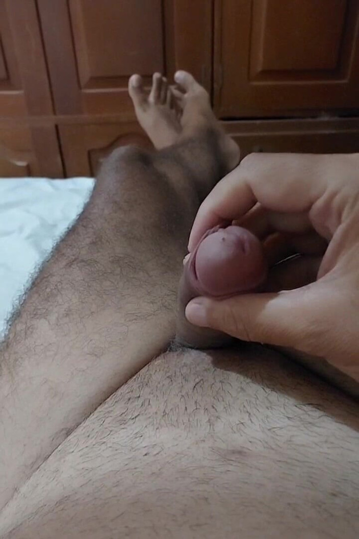 Ladysilvas: 莱迪西尔瓦手淫着她软绵绵的阴茎